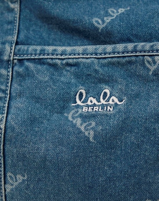 Carmela Printed Logo Denim Taske - Washed Blue